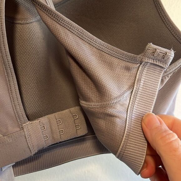 LIKE NEW VICTORIA SPORT SHIRRED RACERBACK 38D PADDED BRA - Picture 6 of 8